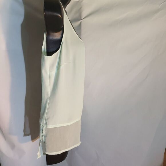 White House Black Market flowy sleeveless blouse size medium - Picture 3 of 8